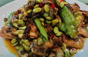 Anhui Free-Range Chicken Stir-Fried with Green Soybeans