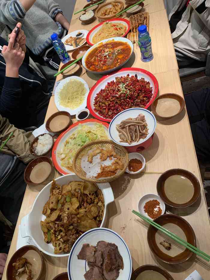 天辣小馆(晶耀前滩店)-"接老公下班,来附近觅食,这家倒是不用排队.