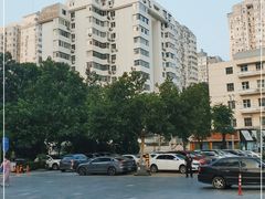 -枫蓝国际购物中心-地面停车场