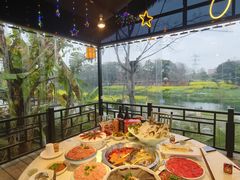 -茅草房·河畔园林火锅