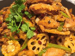 招牌悦蓉牛蛙干锅-精悦蓉(松江万达广场店)