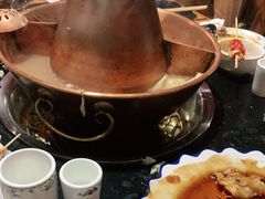 -果松木炭酸菜铜火锅·外婆参鸡汤