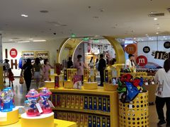 -m豆巧克力世界(上海世茂广场店)