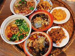 张飞牛肉粉-爆炸头阿姨小四川正宗川味小吃(无任何分店)