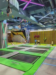 -反弹蹦床公园·亲子乐园·团建·派对(尚品奥莱店)