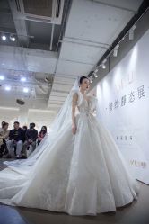 -艾米丽婚纱礼服