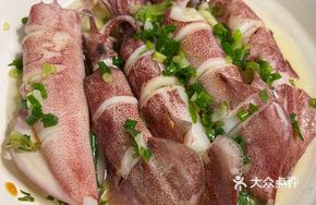 Steamed Conch in Boiling Water