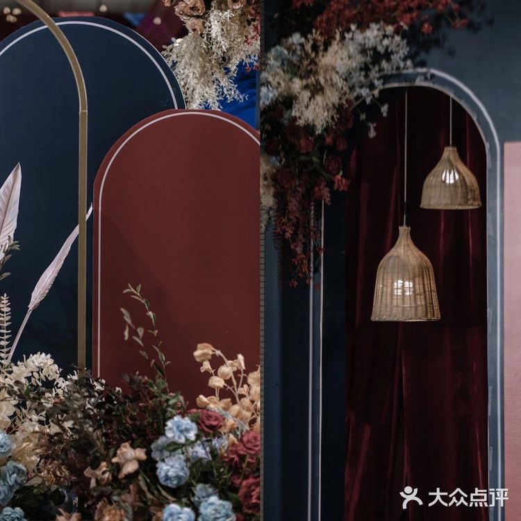 昆明婚礼策划丨高级复古的红蓝撞色婚礼