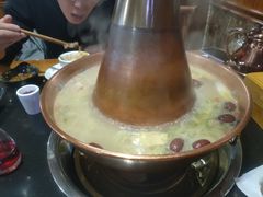 -果松木炭酸菜铜火锅·外婆参鸡汤