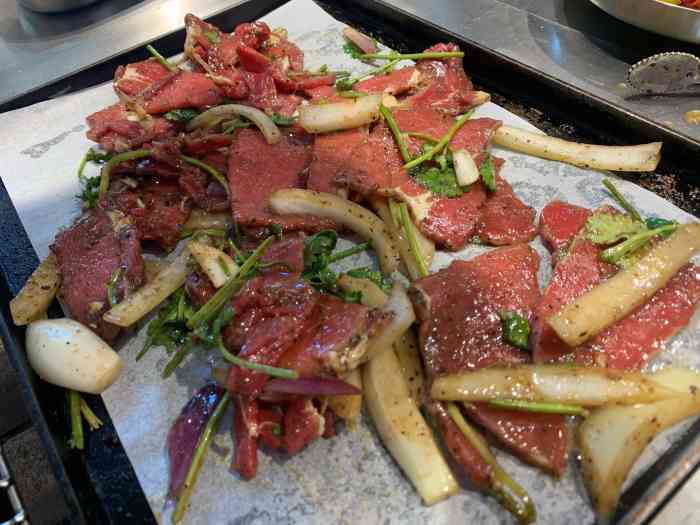 坛子李地摊烤肉(开发区红梅店)-"[薄荷]环境:环境嘛,和名字一样,就是.