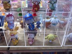 -名创优品(北京新中关购物中心地铁层店)