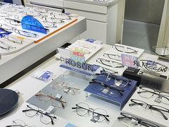 -视野联行眼镜•蔡司•依视路(温江店)
