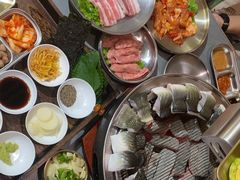 -围炉肉舍•炭烤活鳗•丹东海鲜烤肉(步行街店)