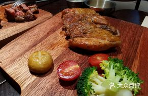 Black Pepper Pan-Seared Chicken Cutlet