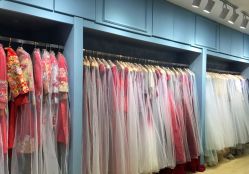 -觅白婚纱礼服馆