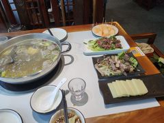 -乡土黄·鲜牛肉火锅·小龙虾(兴业街店)