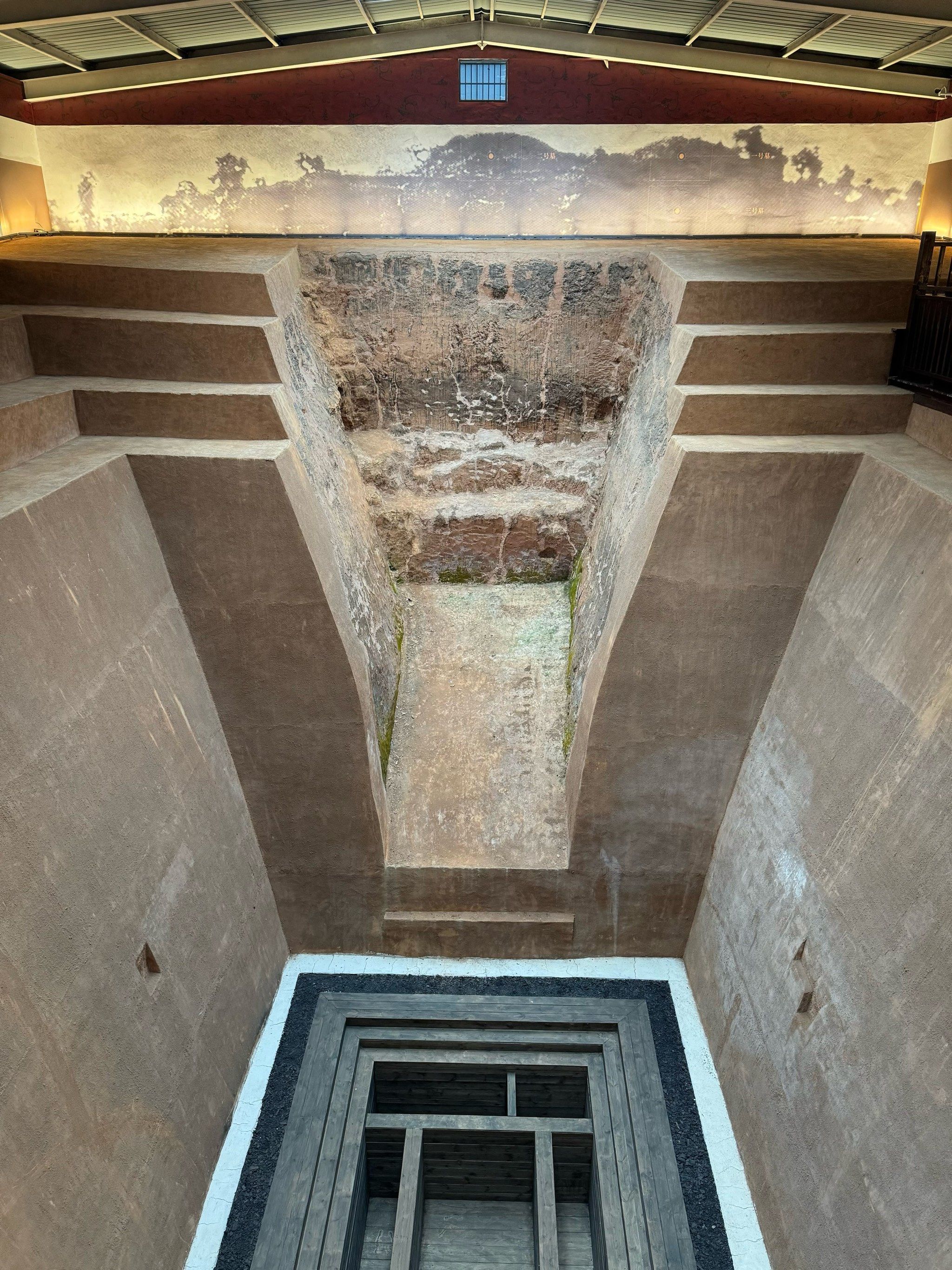 一定要搞清楚一个问题
辛追夫人不在这