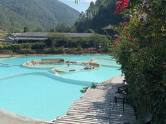 -十万大山布透温泉
