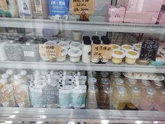 零售区-白色的奶源南湖新村店