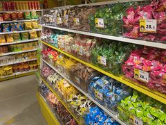 -咻啵翔翔零食基地(万达广场店)