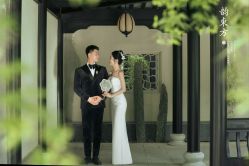 -喜爱高定婚纱摄影