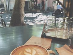 靠窗位-KYO COFFEE(胶州路店)