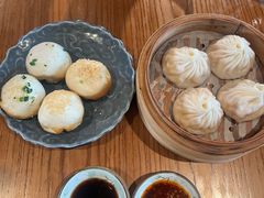 蟹粉鲜虾小笼-鑫震源·苏式大虾生煎(山塘街店)