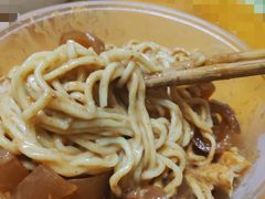 -松树干拌面店