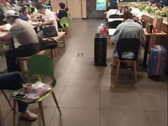 大堂-麦当劳(郑州东高铁站店)