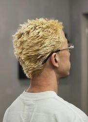 -海文先生国潮烫染男士理发馆