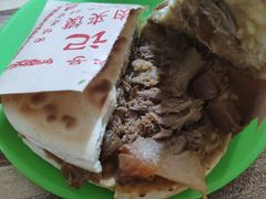 腊汁肉夹馍肥瘦-老字号杨坡红油米线腊汁肉夹馍(东四道巷店)