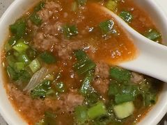 牛肉芹菜粒配西红柿锅底汤-海底捞火锅(河东万达广场店)