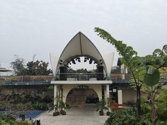 -茅草房·河畔园林火锅