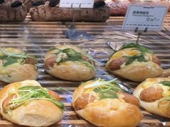 脆骨烤肠包-华荣西饼(列东店)