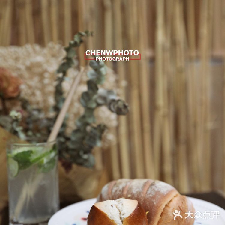 开在住宅区的网红甜品店：网红甜品面包到底如何？