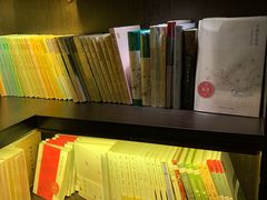 -钟书阁(松江泰晤士小镇店)