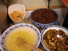 -镇南锅盖面馆(解放路店)