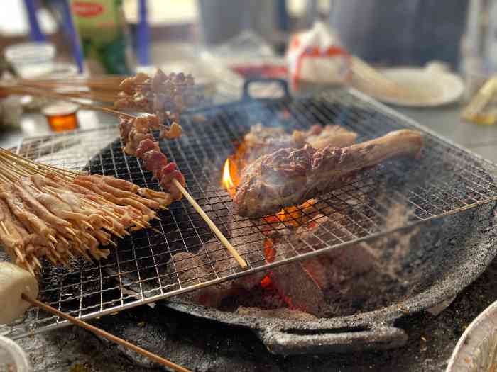 公司团建火炉山森林公园,这次直接烧烤没爬山,众兴园烧烤场地方很大