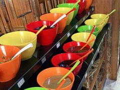 自助调料区-果松木炭酸菜铜火锅·外婆参鸡汤