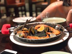 传统西班牙墨鱼汁海鲜饭-BROWNSTONE布朗石西班牙餐厅(深圳湾店)
