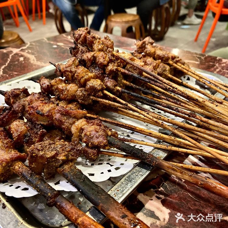 广州探店｜超级好吃的新疆烤羊肉串、烤馕饼