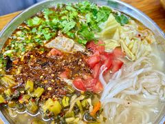 耙肉饵丝-巍山𤆵肉饵丝