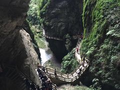 -龙水峡地缝景区