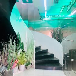 -LESSMORE科技头皮理容中心