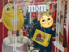 -m豆巧克力世界(上海世茂广场店)