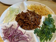 京酱肉丝-漫卷香烤鸭春饼