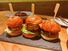 -三勾JJJ Burger&Coffee(梅溪湖店)