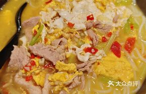 Stir-Fried Pork and Egg Noodles