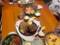 -豪客嘉族·麦尼顿西餐厅(乐福天下店)