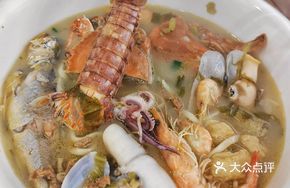 Premium Upgrade: Signature Ten-Seafood Noodles with Live Swimming Crab